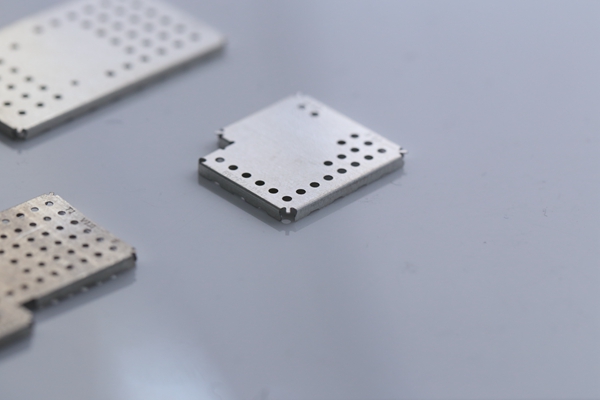 【洋白銅】屏蔽罩的原理、主要元件組成、材料組成、特點(diǎn)應(yīng)用